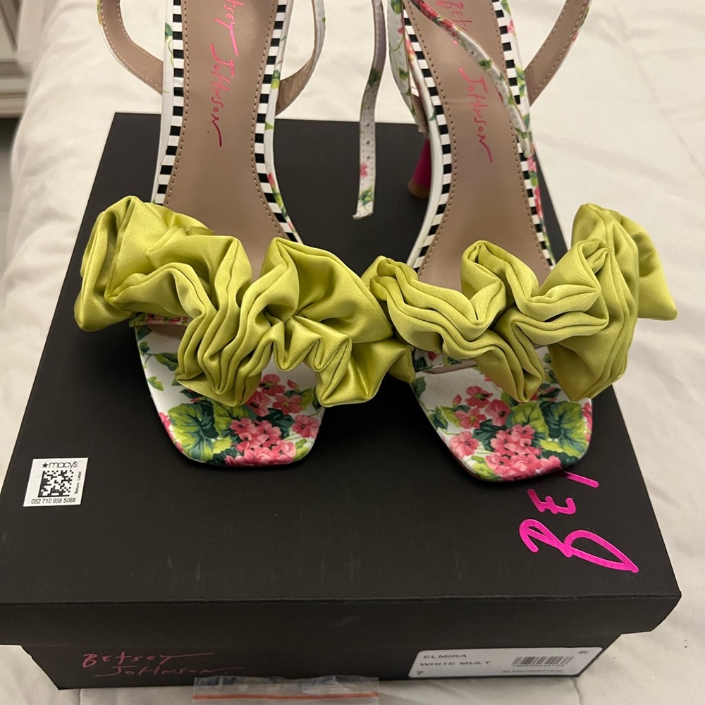 Betsey Johnson Floral Heels with Lime Ruffle - Picture 3 of 11